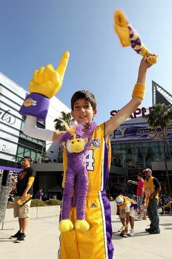 Thumbnail image for Lakers_fan.jpg