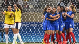 BELO HORIZONTE, BRAZIL - AUGUST 03: Players of France celebrates a scored goal against Colombia during a match between France and Colombia as part of Women's Football - Olympics at Mineirao Stadium on August 3, 2016 in Belo Horizonte, Brazil. (Photo by Pedro Vilela/Getty Images)