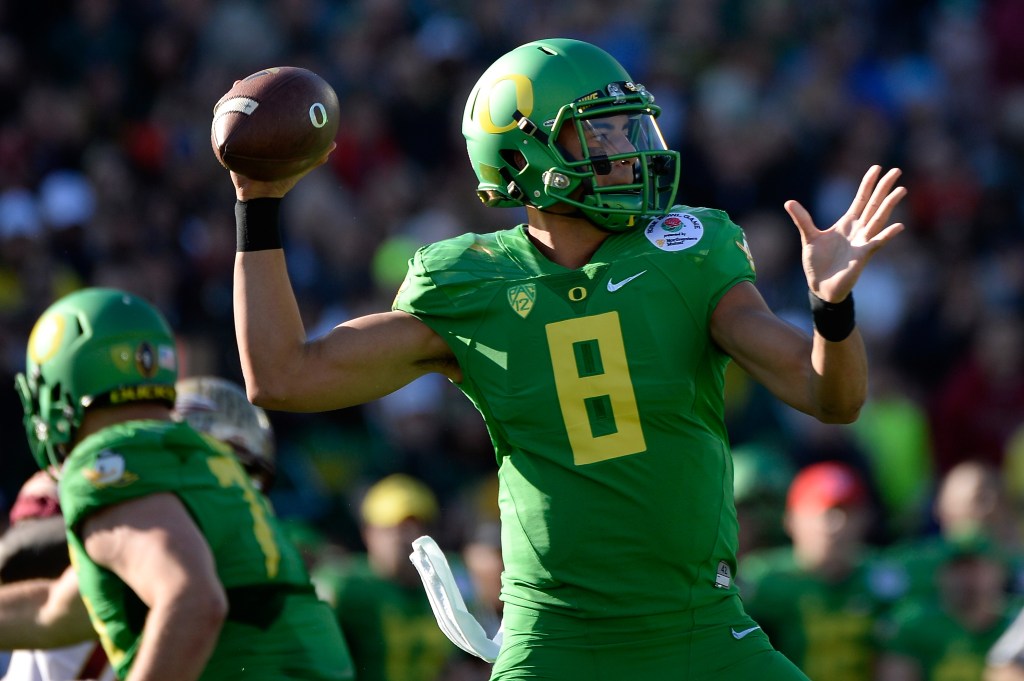 PASADENA, CA - JANUARY 01: Quarterback Marcus Mariota #8 of the Oregon Ducks looks to pass the ball against the Florida State Seminoles during the College Football Playoff Semifinal at the Rose Bowl Game presented by Northwestern Mutual at the Rose Bowl on January 1, 2015 in Pasadena, California. (Photo by Harry How/Getty Images)