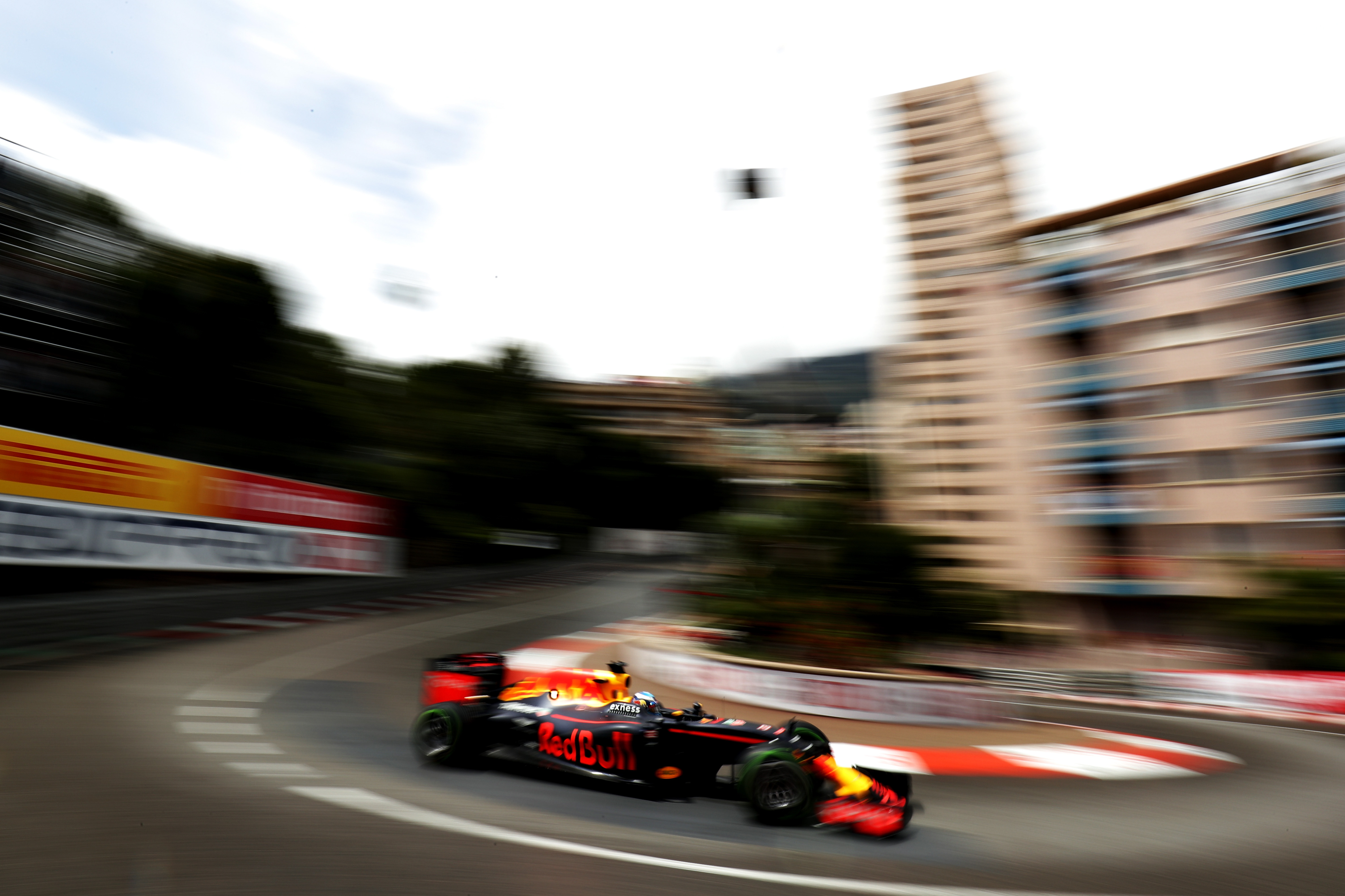 MONTE-CARLO, MONACO - MAY 29: Daniel Ricciardo of Australia driving the (3) Red Bull Racing Red Bull-TAG Heuer RB12 TAG Heuer on track during the Monaco Formula One Grand Prix at Circuit de Monaco on May 29, 2016 in Monte-Carlo, Monaco. (Photo by Lars Baron/Getty Images)