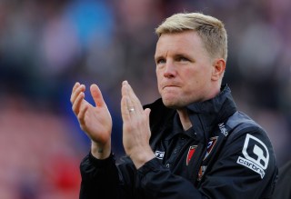 STOKE ON TRENT, ENGLAND - SEPTEMBER 26: Eddie Howe Manager of Bournemouth applauds the supporters after his team's 1-2 defeat in the Barclays Premier League match between Stoke City and A.F.C. Bournemouth at Britannia Stadium on September 26, 2015 in Stoke on Trent, United Kingdom. (Photo by Malcolm Couzens/Getty Images)