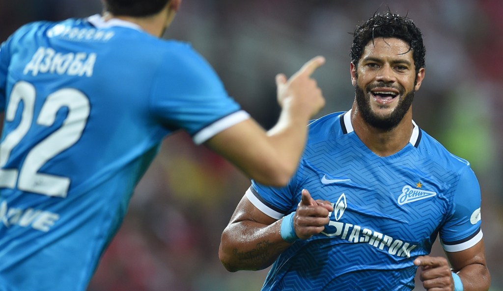 MOSCOW, RUSSIA - SEPTEMBER 26: Hulk and Artem Dzyuba of FC Zenit St. Petersburg celebrate after scoring a goal during the Russian Premier League match between FC Spartak Moscow and FC Zenit St. Petersburg at the Arena Otkritie Stadium on September 26, 2015 in Moscow, Russia. (Photo by Epsilon/Getty Images)