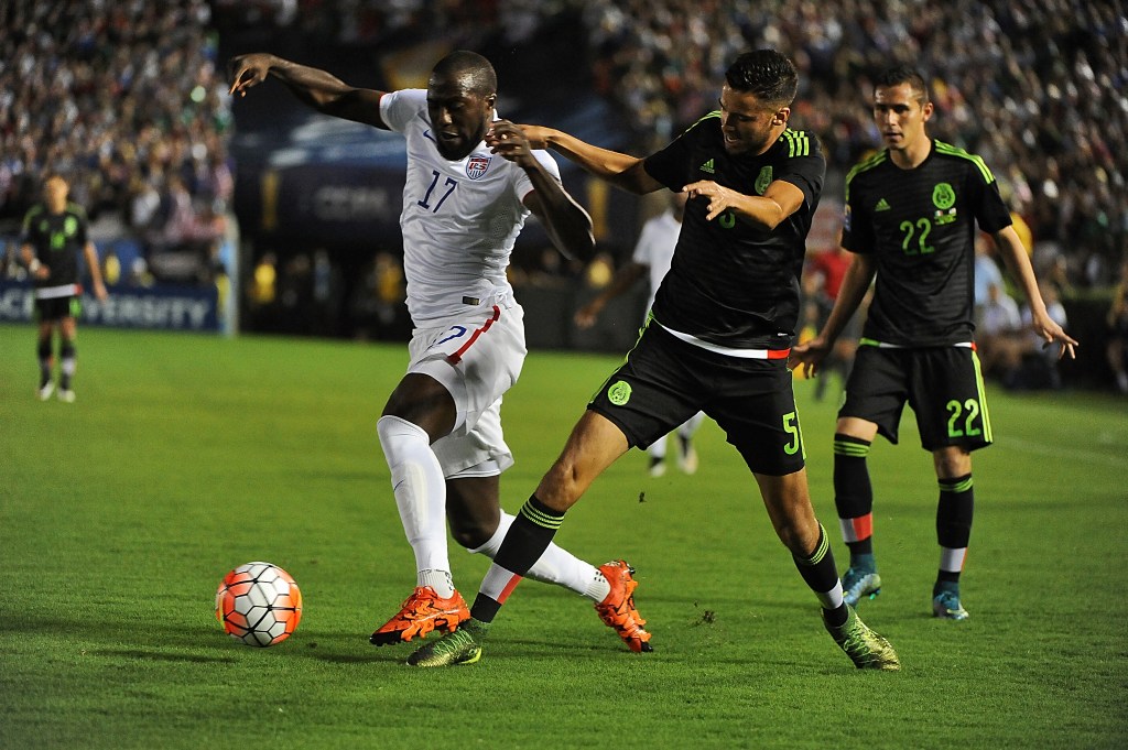 PASADENA, CA - OCTOBER 10: Jozy Altidore #17 of the United States moves the ball past Diego Reyes #5 of Mexico during the 2017 FIFA Confederations Cup Qualifier at Rose Bowl on October 10, 2015 in Pasadena, California. (Photo by Jonathan Moore/Getty Images)