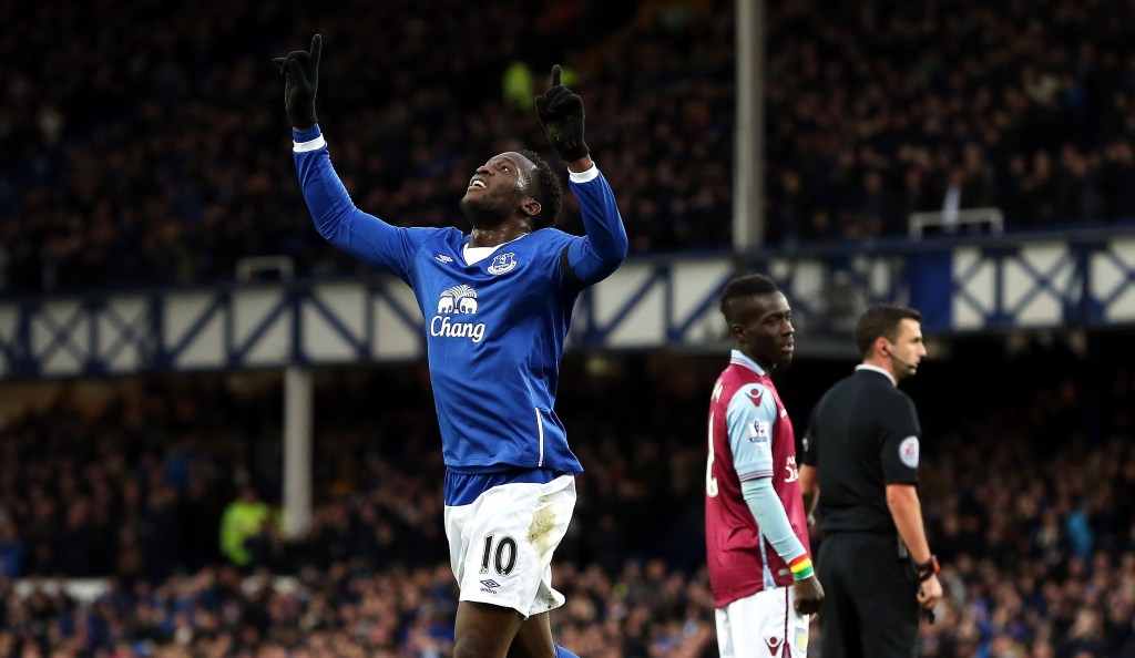LIVERPOOL, ENGLAND - NOVEMBER 21: Romelu Lukaku of Everton celebrates scoring his team's second goal during the Barclays Premier League match between Everton and Aston Villa at Goodison Park on November 21, 2015 in Liverpool, England. (Photo by Nigel Roddis/Getty Images)