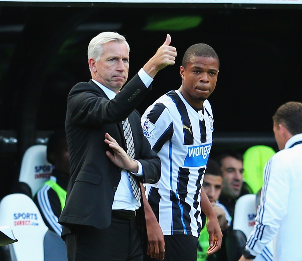 NEWCASTLE UPON TYNE, ENGLAND - AUGUST 31: Newcastle United manager Alan Pardew signals as Loic Remy prepares to come on during the Barclays Premier League match between Newcastle United and Fulham at St James' Park on August 31, 2013 in Newcastle upon Tyne, England. (Photo by Julian Finney/Getty Images)