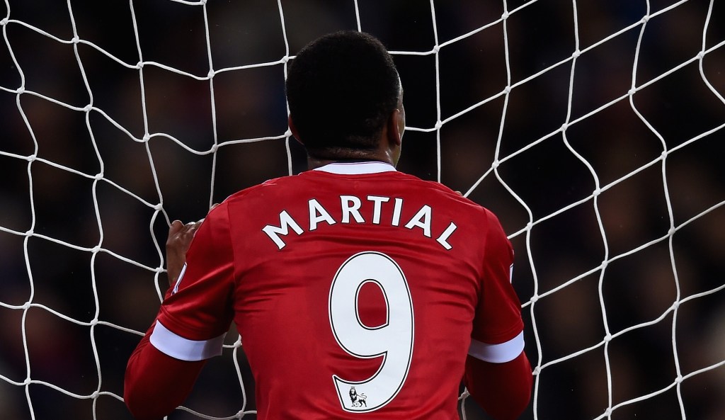 during the Barclays Premier League match between Leicester City and Manchester United at The King Power Stadium on November 28, 2015 in Leicester, England.