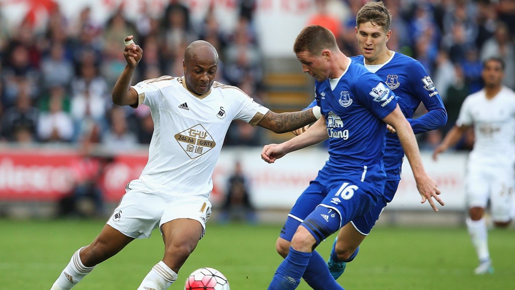 SWANSEA, WALES - SEPTEMBER 19: Andre Ayew of Swansea City and James McCarthy of Everton compete for the ball during the Barclays Premier League match between Swansea City and Everton at the Liberty Stadium on September 19, 2015 in Swansea, United Kingdom. (Photo by Jan Kruger/Getty Images)