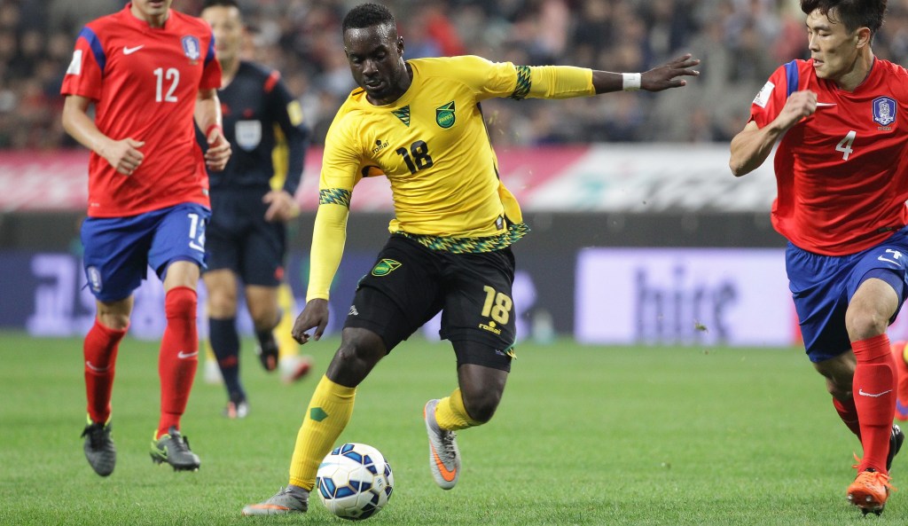 SEOUL, SOUTH KOREA - OCTOBER 13: Simon Dawkins of Jamaica competes for the ball with Kim Kee-Hee of South Korea during the international friendly match between South Korea and Jamaica at Seoul World Cup stadium on October 13, 2015 in Seoul, South Korea. (Photo by Chung Sung-Jun/Getty Images)