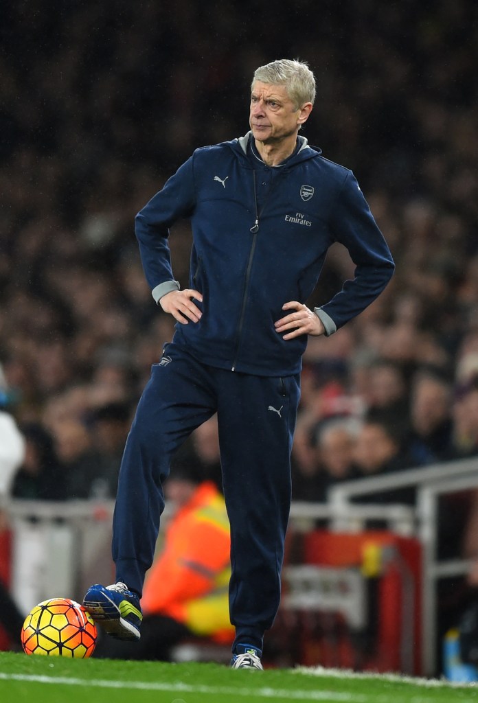 LONDON, ENGLAND - JANUARY 02: Arsene Wenger Manager of Arsenal controls the ball during the Barclays Premier League match between Arsenal and Newcastle United at Emirates Stadium on January 2, 2016 in London, England. (Photo by Shaun Botterill/Getty Images)