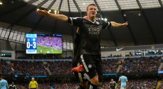 MANCHESTER, ENGLAND - FEBRUARY 06: Robert Huth of Leicester City celebrates scoring his team's third goal during the Barclays Premier League match between Manchester City and Leicester City at the Etihad Stadium on February 6, 2016 in Manchester, England. (Photo by Michael Regan/Getty Images)