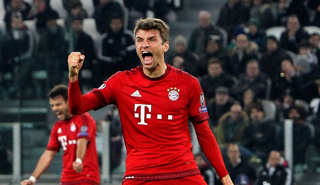 TURIN, ITALY - FEBRUARY 23: Thomas Muller (R) of FC Bayern Muenchen celebrates after scoring the opening goal during the UEFA Champions League Round of 16 first leg match between Juventus and FC Bayern Muenchen at Juventus Arena on February 23, 2016 in Turin, Italy. (Photo by Marco Luzzani/Getty Images)