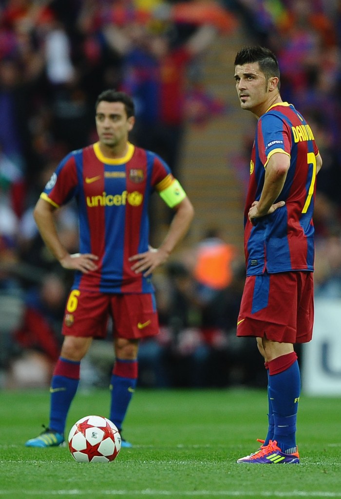 LONDON, ENGLAND - MAY 28: David Villa of FC Barcelona (R) and teammate Xavi wait to kick off after conceding a goal during the UEFA Champions League final between FC Barcelona and Manchester United FC at Wembley Stadium on May 28, 2011 in London, England. (Photo by Laurence Griffiths/Getty Images)