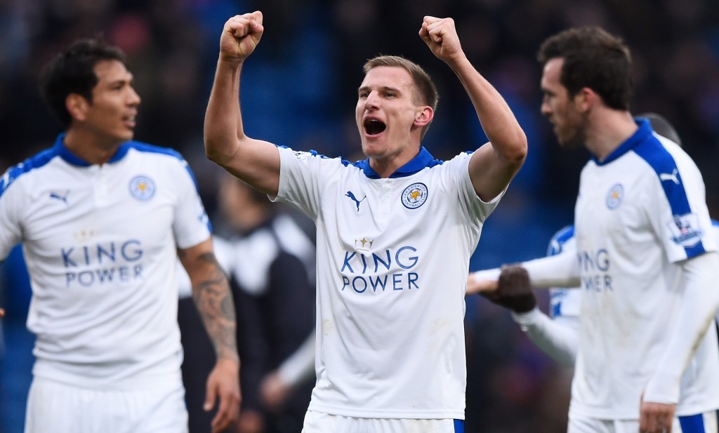 LONDON, ENGLAND - MARCH 19: Marc Albrighton and Leicester City players celebrate their 1-0 win in the Barclays Premier League match between Crystal Palace and Leicester City at Selhurst Park on March 19, 2016 in London, United Kingdom. (Photo by Mike Hewitt/Getty Images)
