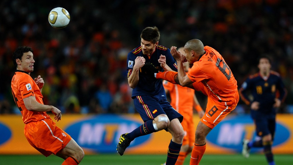 JOHANNESBURG, SOUTH AFRICA - JULY 11: Nigel De Jong of the Netherlands tackles Xabi Alonso of Spain during the 2010 FIFA World Cup South Africa Final match between Netherlands and Spain at Soccer City Stadium on July 11, 2010 in Johannesburg, South Africa. (Photo by Laurence Griffiths/Getty Images)