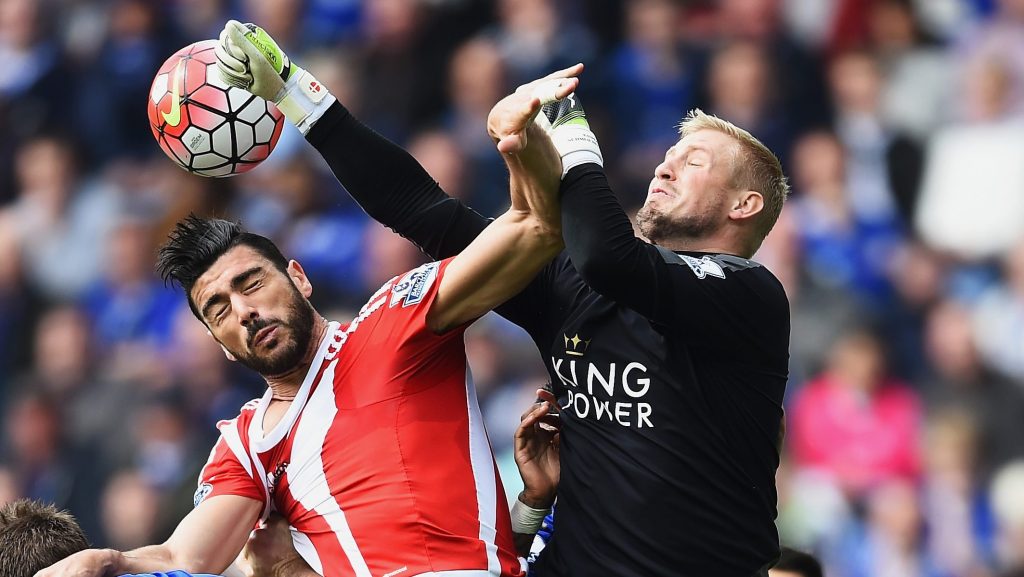 LEICESTER, ENGLAND - APRIL 03: Goalkeeper Kasper Schmeichel of Leicester City attempts to punch clear from Graziano Pelle of Southampton during the Barclays Premier League match between Leicester City and Southampton at The King Power Stadium on April 3, 2016 in Leicester, England. (Photo by Laurence Griffiths/Getty Images)