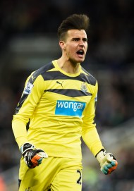 NEWCASTLE UPON TYNE, ENGLAND - APRIL 19: Goalkeeper Karl Darlow of Newcastle United celebrates after teamate Vurnon Anita scores a goal to level the scores at 1-1 during the Barclays Premier League match between Newcastle United and Manchester City at St James' Park on April 19, 2016 in Newcastle, England. (Photo by Stu Forster/Getty Images)