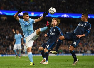 MANCHESTER, ENGLAND - APRIL 26: Sergio Aguero of Manchester City and Casemiro of Real Madrid CF battle for the ball during the UEFA Champions League Semi Final first leg match between Manchester City FC and Real Madrid at the Etihad Stadium on April 26, 2016 in Manchester, United Kingdom. (Photo by Shaun Botterill/Getty Images)