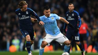 MANCHESTER, ENGLAND - APRIL 26: Sergio Aguero of Manchester City holds off the challenge from Luka Modric of Real Madrid CF during the UEFA Champions League Semi Final first leg match between Manchester City FC and Real Madrid at the Etihad Stadium on April 26, 2016 in Manchester, United Kingdom. (Photo by Shaun Botterill/Getty Images)