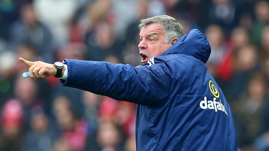 SUNDERLAND, ENGLAND - MAY 07:  Sam Allardyce, manager of Sunderland gestures during the Barclays Premier League match between Sunderland and Chelsea at the Stadium of Light on May 7, 2016 in Sunderland, United Kingdom.  (Photo by Ian MacNicol/Getty Images)
