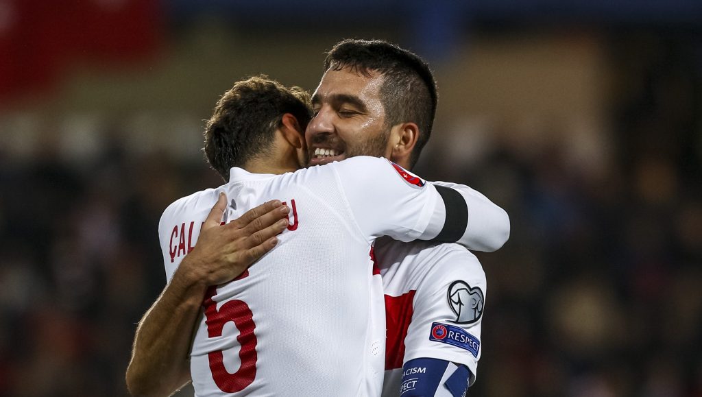 PRAGUE, CZECH REPUBLIC - OCTOBER 10: Hakan Calhanoglu (L) of Turkey celebrates his goal with his team-mate Arda Turan (R) during the UEFA EURO 2016 Group A Qualifier match between Czech Republic and Turkey at Letna Stadium on October 10, 2015 in Prague, Czech Republic. (Photo by Matej Divizna/Getty Images)