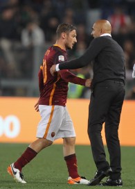 ROME, ITALY - APRIL 20: Francesco Totti and his head coach Luciano Spalletti of AS Roma react after the Serie A match between AS Roma and Torino FC at Stadio Olimpico on April 20, 2016 in Rome, Italy. (Photo by Paolo Bruno/Getty Images)