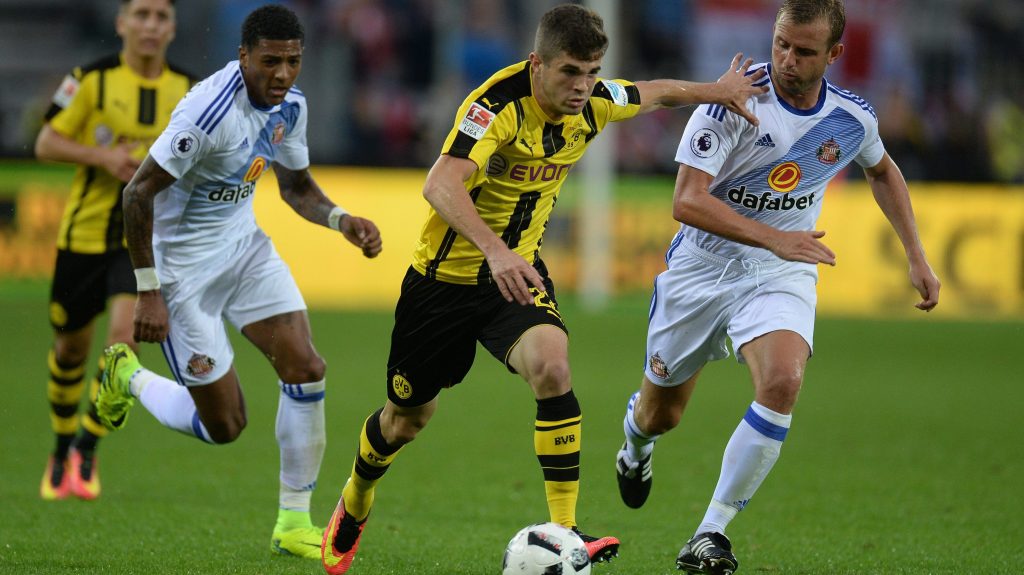 ALTACH, AUSTRIA - AUGUST 05: Christian Pulisic of Dortmund (c) challenges Patrick Van Aanmolt of Sunderland (l) and Lee Cattermole of Sunderland (r) during the friendly match between AFC Sunderland v Borussia Dortmund at Cashpoint Arena on August 5, 2016 in Altach, Austria. (Photo by Deniz Calagan/Getty Images)