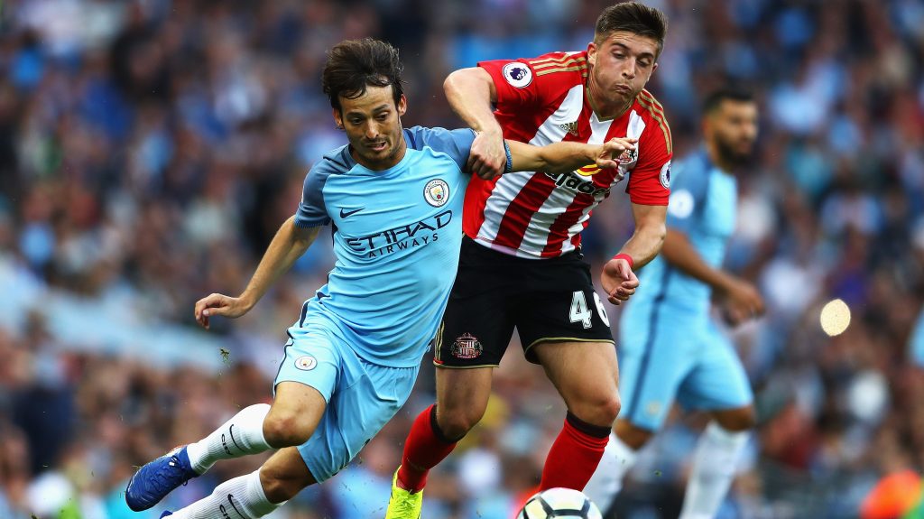 MANCHESTER, ENGLAND - AUGUST 13: Lynden Gooch of Sunderland challenges David Silva of Manchester City during the Premier League match between Manchester City and Sunderland at Etihad Stadium on August 13, 2016 in Manchester, England. (Photo by Michael Steele/Getty Images)