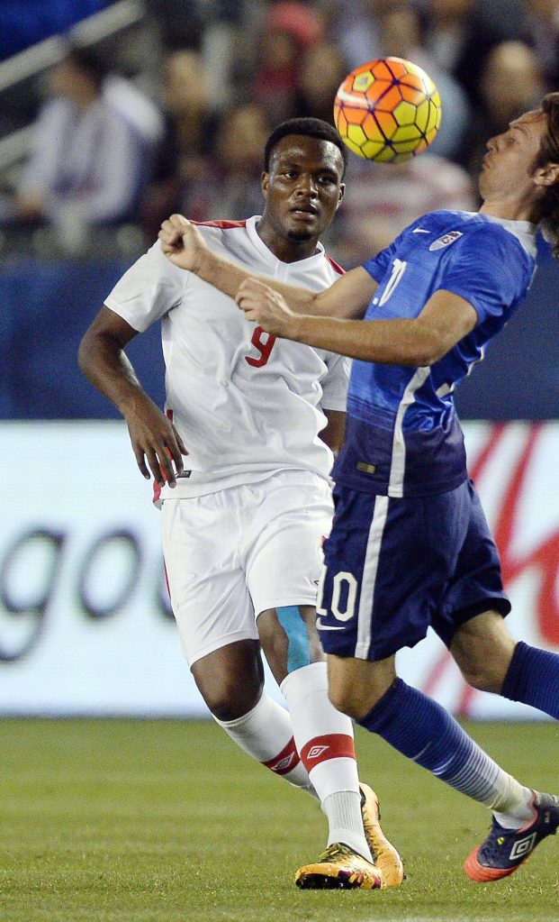CARSON, CA - FEBRUARY 5: Mix Diskerud #10 of the United States controls the ball against Cyle Larin #9 of Canada during the first half of their international friendly soccer match at StubHub Center February 5, 2016, in Carson, California. (Photo by Kevork Djansezian/Getty Images)