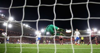 SOUTHAMPTON, ENGLAND - SEPTEMBER 15: Charlie Austin of Southampton scores his sides second goal during the UEFA Europa League Group K match between Southampton FC and AC Sparta Praha at St Mary's Stadium on September 15, 2016 in Southampton, England. (Photo by Warren Little/Getty Images)