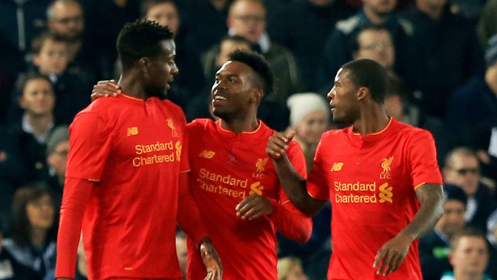 LIVERPOOL, ENGLAND - OCTOBER 25: Daniel Sturridge of Liverpool (C) celebrates scoring his sides first goal with his Liverpool team mates during the EFL Cup fourth round match between Liverpool and Tottenham Hotspur at Anfield on October 25, 2016 in Liverpool, England. (Photo by Jan Kruger/Getty Images)