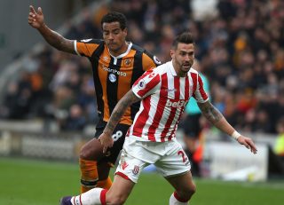 HULL, ENGLAND - OCTOBER 22: Geoff Cameron of Stoke City and Tom Huddlestone of Hull City compete for the ball during the Premier League match between Hull City and Stoke City at the KCom Stadium on October 22, 2016 in Hull, England. (Photo by Nigel Roddis/Getty Images)