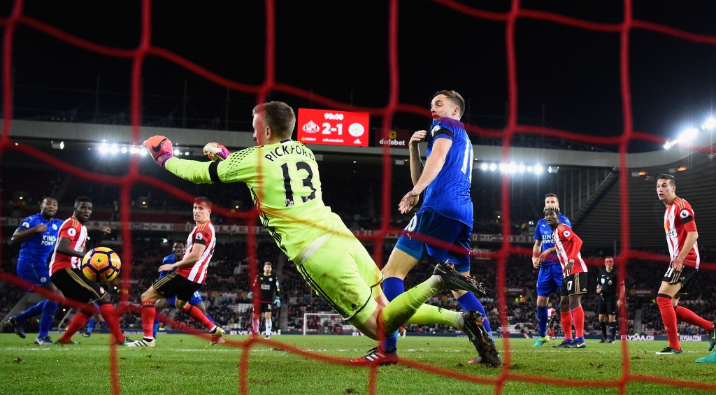 SUNDERLAND, ENGLAND - DECEMBER 03: Leicester player Andy King (c) reacts as Sunderland goalkeeper Jordan Pickford makes a last minute save to deny Leicester a draw during the Premier League match between Sunderland and Leicester City at Stadium of Light on December 3, 2016 in Sunderland, England. (Photo by Stu Forster/Getty Images)