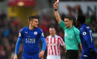 STOKE ON TRENT, ENGLAND - DECEMBER 17: Jamie Vardy of Leicester City (L) is shown a red card by referee Craig Pawson during the Premier League match between Stoke City and Leicester City at Bet365 Stadium on December 17, 2016 in Stoke on Trent, England. (Photo by Michael Regan/Getty Images)