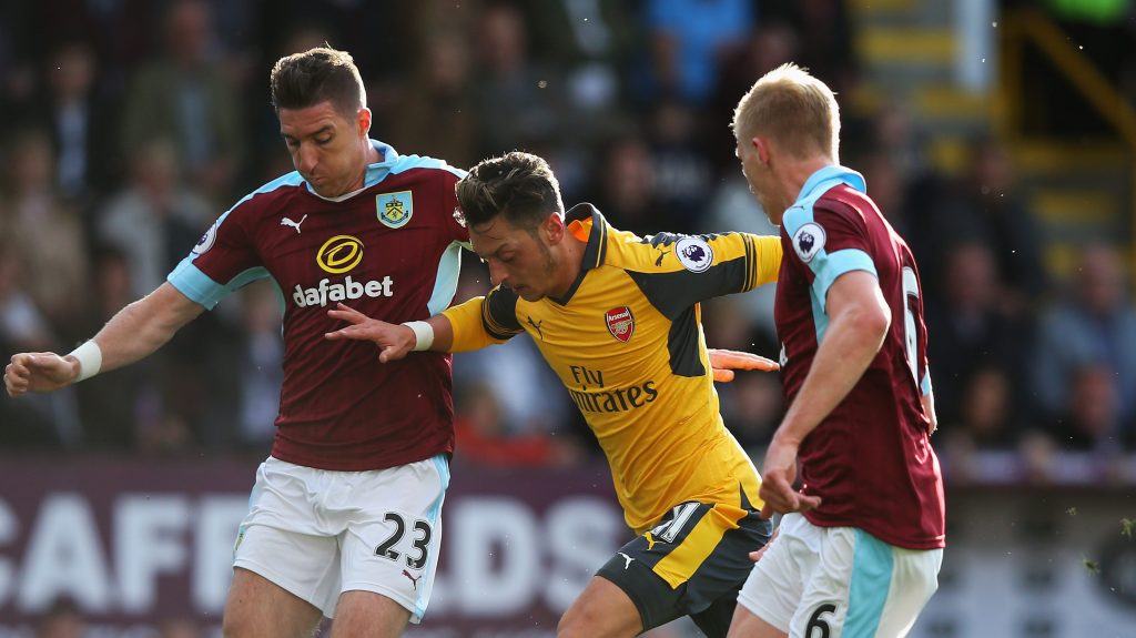 BURNLEY, ENGLAND - OCTOBER 02: Mesut Ozil of Arsenal (C) battles for possession with Burnley duo Stephen Ward of Burnley (L) and Ben Mee of Burnley (R) during the Premier League match between Burnley and Arsenal at Turf Moor on October 2, 2016 in Burnley, England. (Photo by Alex Livesey/Getty Images)
