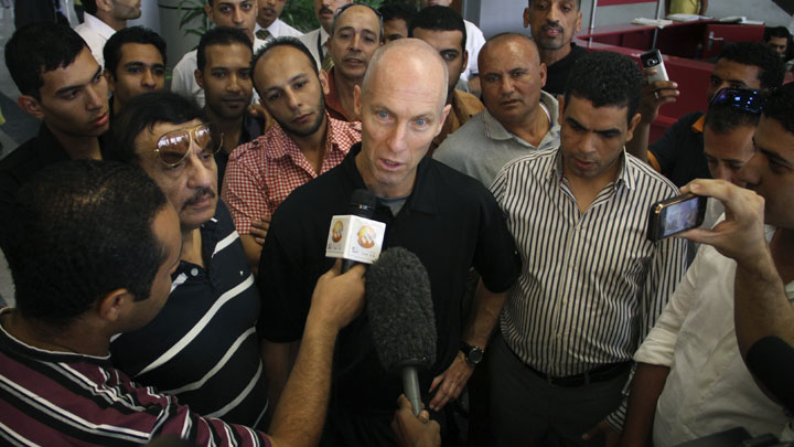 Bob Bradley talks to reporters upon his arrival in Cairo in 2011. (AP)